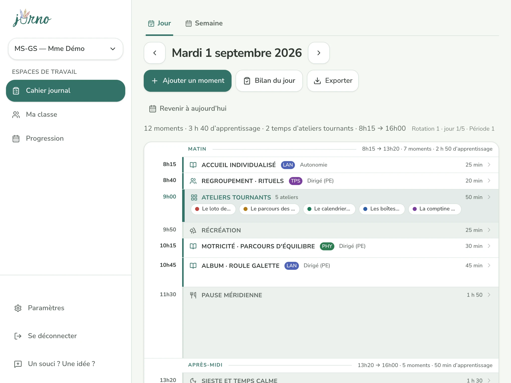 Jurno, vue « Cahier journal » de la classe de démo : la journée du mardi 1er septembre, ses moments, ses ateliers tournants et le bouton Bilan du jour